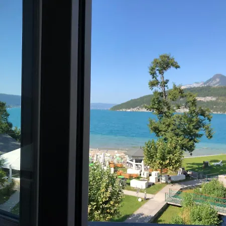 Atypique Avec Vue Unique Panoramique Sur Le D'annecy, Dans Avec Et Ponton Privee Sur La Commune De Duingt
