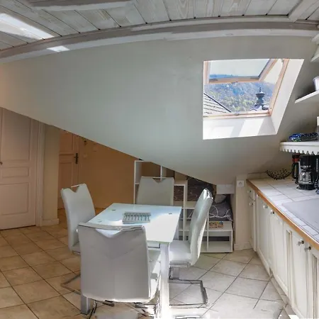 Apartment Panoramique D'annecy: Atypique Résidence Avec Privée