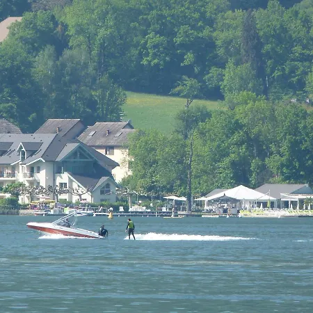 Apartmán Atypique Avec Vue Unique Panoramique Sur Le D'annecy, Dans Avec Et Ponton Privee Sur La Commune De *