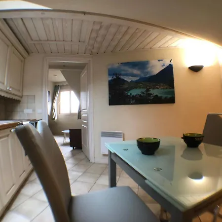 Panoramique D'annecy: Atypique Résidence Avec Privée