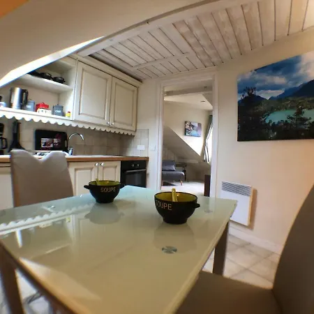 Apartment Panoramique D'annecy: Atypique Résidence Avec Privée